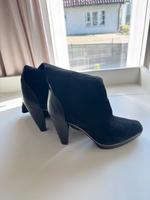Hugo Stiefel Schwarz Wildleder Größe 40 Berlin - Zehlendorf Vorschau