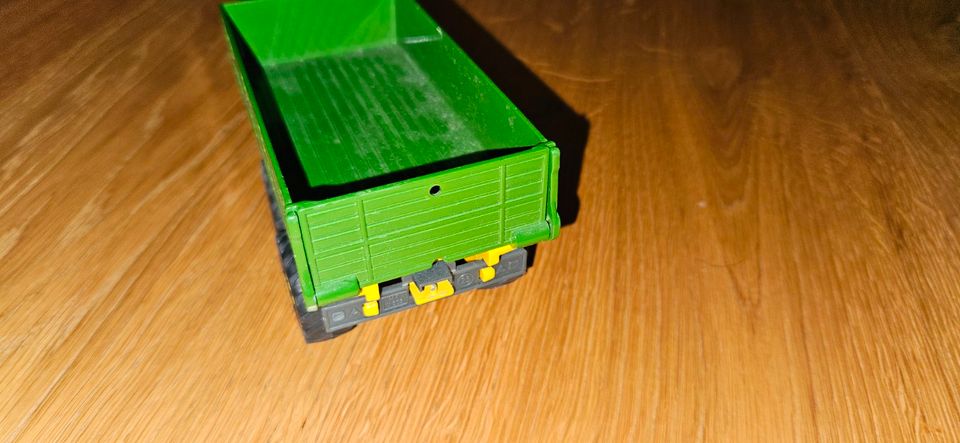 Siku Farmer John Deere Kipper 1:32 Anhänger Ertl Uh in Hauzenberg