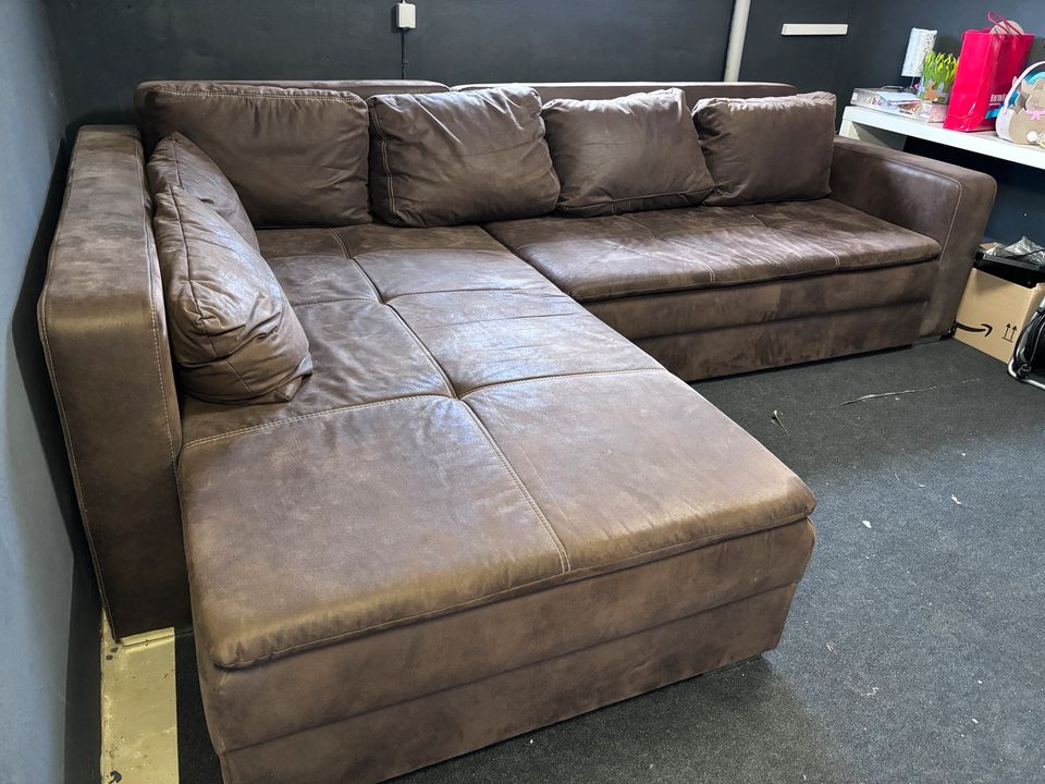 Wohnlandschaft / Sofa / Couch mit Schlaffuntkion in Lindhorst