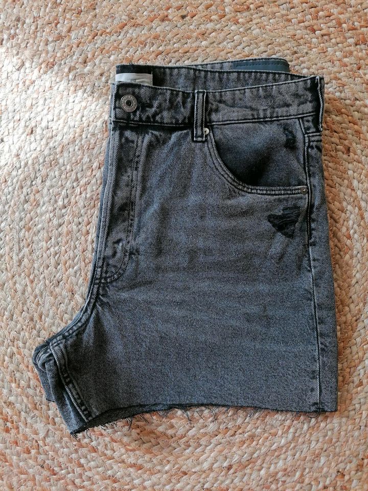 Kurze Jeanshose grau Gr. 46 in Hohenstein-Ernstthal