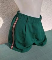 Shorts grün rot weiß schwarz Streifen Stretchbund Pants sporty Baden-Württemberg - Schwieberdingen Vorschau