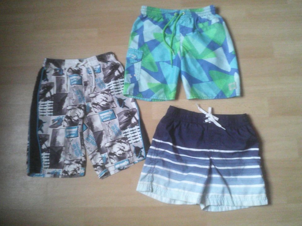 Jungs 3x tolle kurze Hose Sommerhose Badehose 110 C&A in Rostock