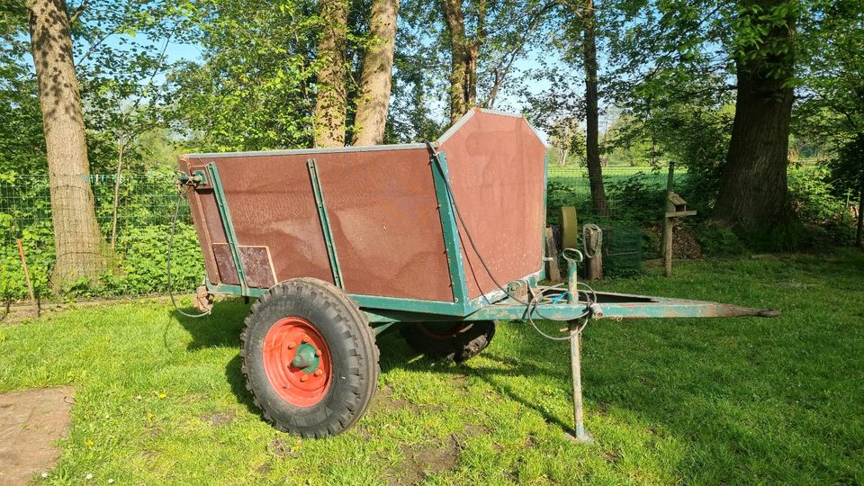 Bockkarre Kippkarre Sturzkarre Anhänger Einachsanhänger Traktor in Verl