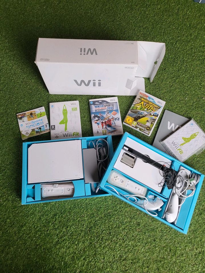 Wii  mit Spielen in Erfurt