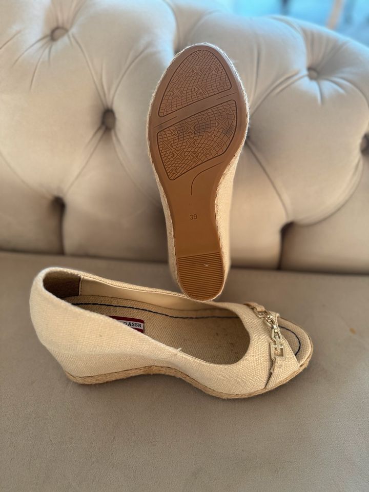 *NEU* U.S. POLO ASSN. Damenschuhe Sandal Schuhe Beige Gr. 39 in Frankfurt am Main