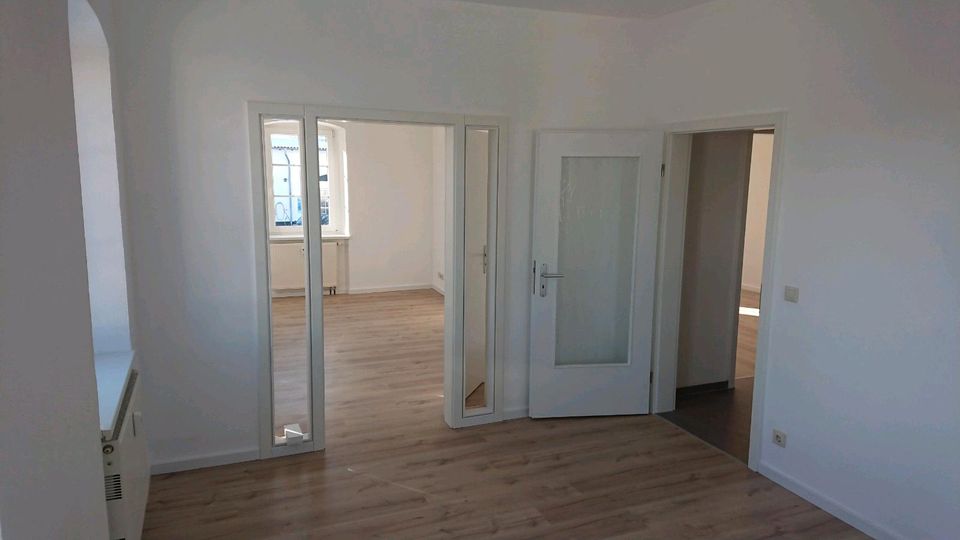schöne, helle 3-Raum Wohnung 1. OG, mit Balkon u. Einbauküche EBK in Dresden