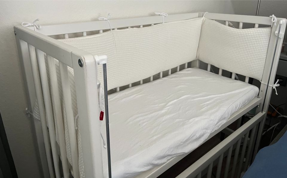 Beistellbett fillikid weiß inkl Matratze Nestchen super Zustand in Wedemark