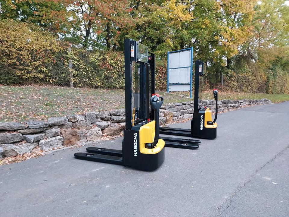 Hubwagen Deichselstapler NEU Gabelstapler Stapler in Mühlhausen
