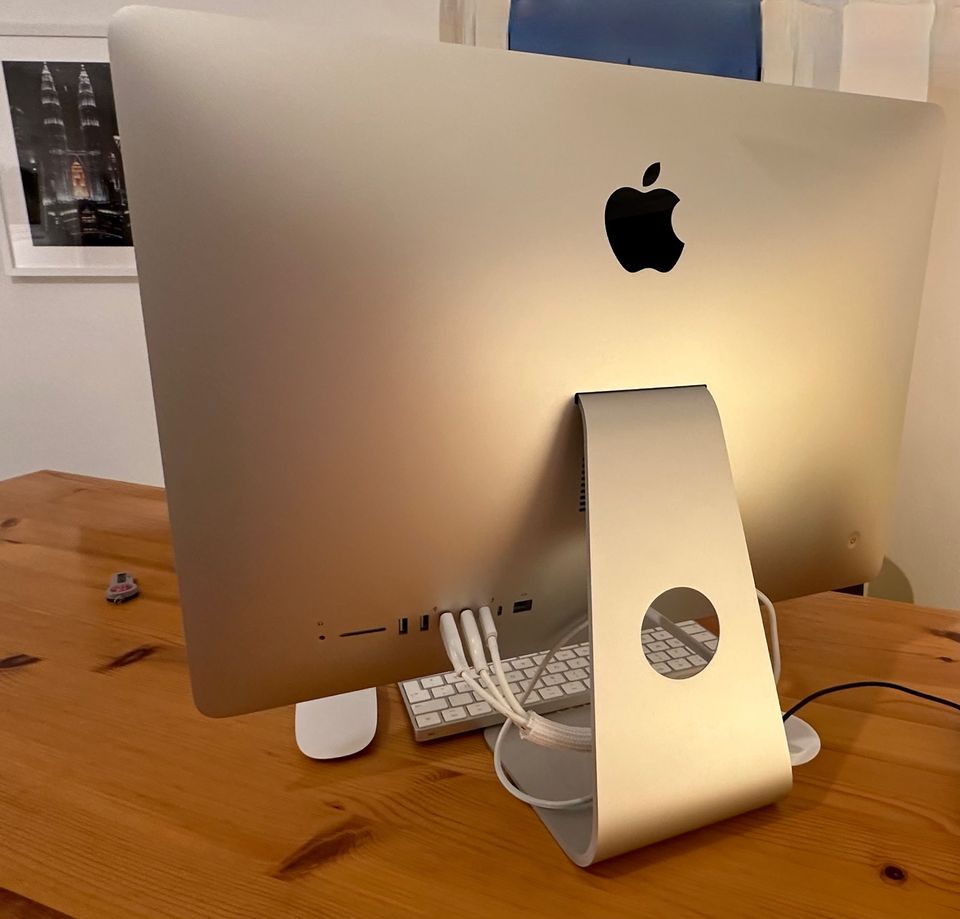 IMac 21,5 Zoll, 4k, 8GB // Modell MHK33D/A in Usingen