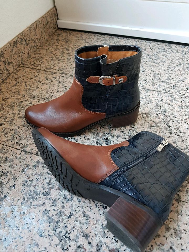 Neuwertige Leder Stiefeletten in Größe 40 in Überlingen