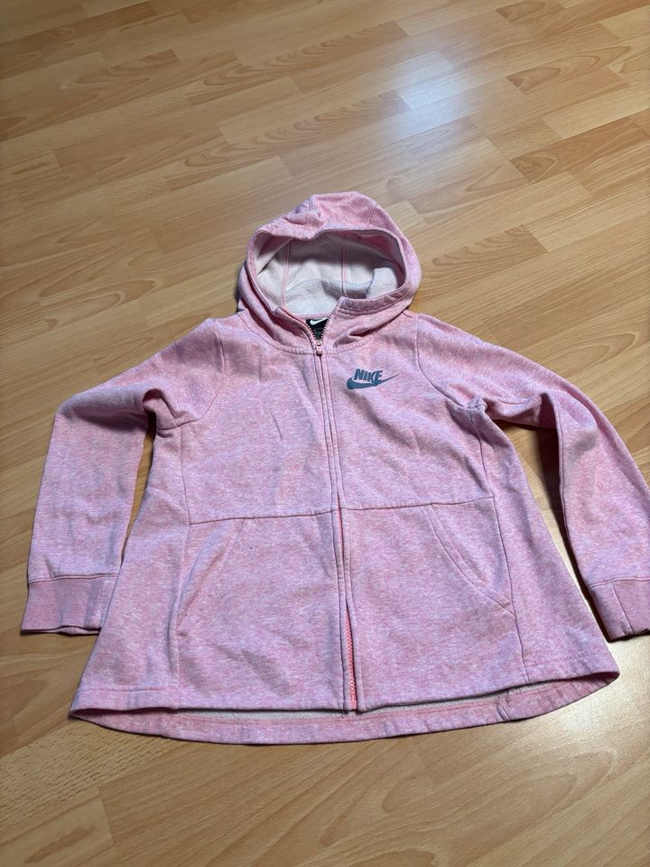 Nike Jacke Sweatjacke Gr. 137-146 cm Mädchen in Ingolstadt