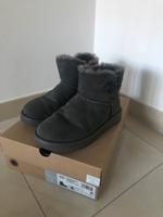UGG Boot Mini Bailey Button II Farbe Grey Gr. 39 Schleswig-Holstein - Hamberge Holstein Vorschau