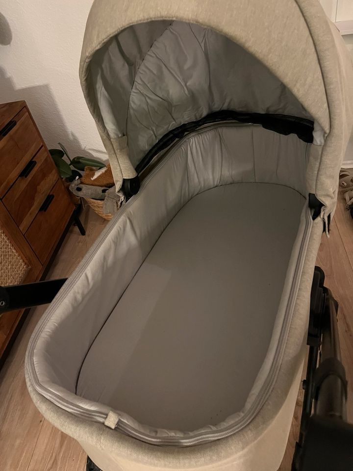 MyJunior Kinderwagen und Babyschale in Dortmund