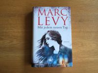 Buch "Mit jedem neuen Tag" von Marc Levy Thüringen - Ilmtal-Weinstraße Vorschau