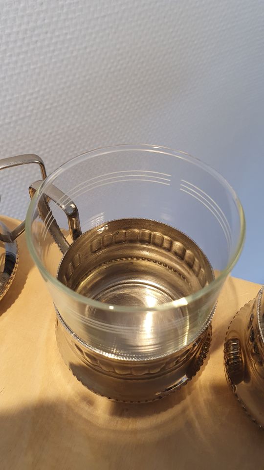 6 alte Teegläser mit silberfarbenem Metallbecher in Karlsruhe