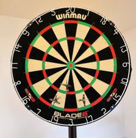 Winmau Blade 6 Dartboard inkl. Ständer und Harrows Supergrip Dart Hessen - Pohlheim Vorschau