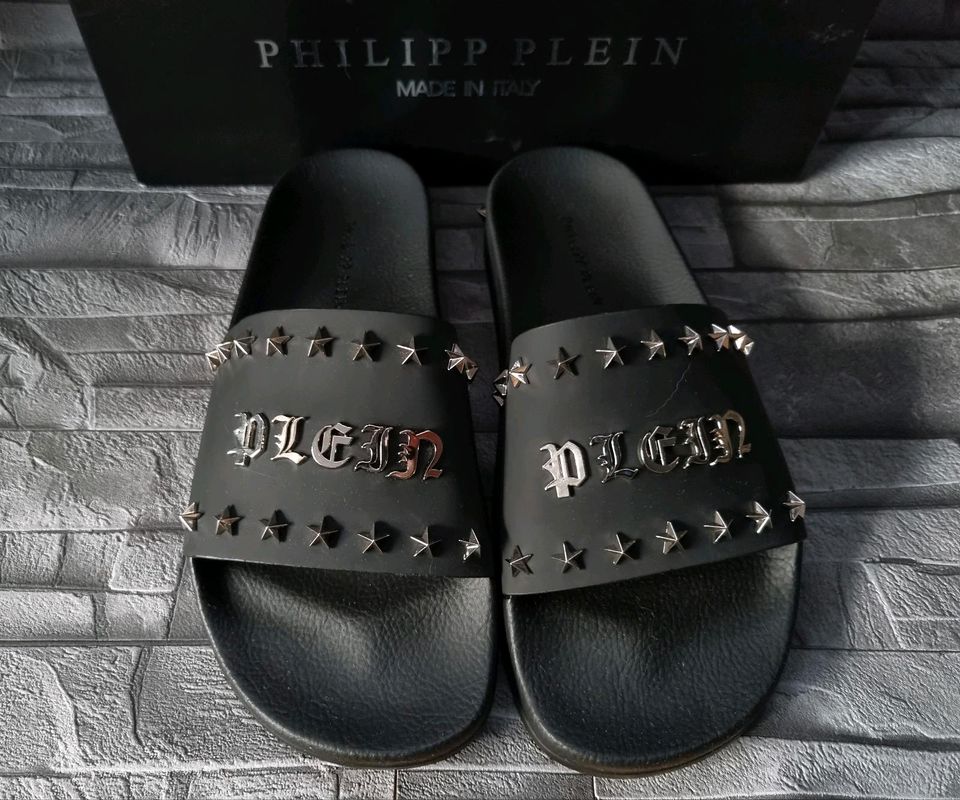 PHILIPP PLEIN FLAT GUMMY SANDALS GOTHIC PLEIN / 41 / NEU / in Hessen -  Ober-Mörlen | eBay Kleinanzeigen ist jetzt Kleinanzeigen