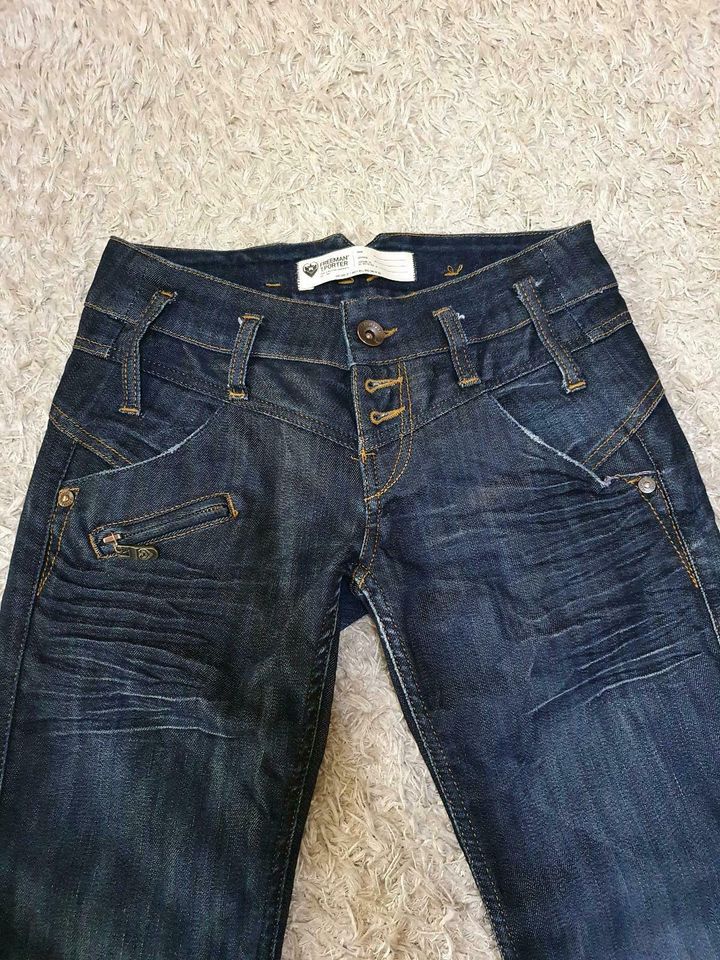 Freeman T Porter Jeans W 26 neuwertig stretchig in Euskirchen