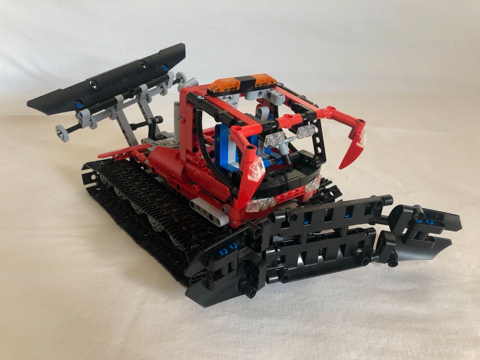 Lego Technic 8263 Pistenraupe in Berlin