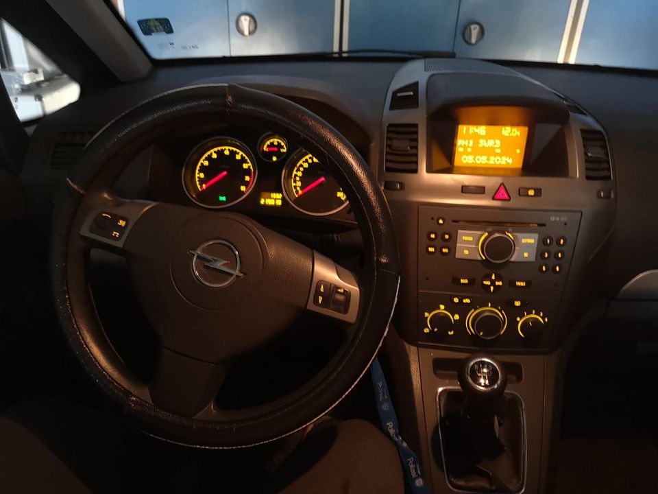 Opel Zafira 1.8 7 Sitzer TÜV neu Tempomat/Klima in Bonndorf