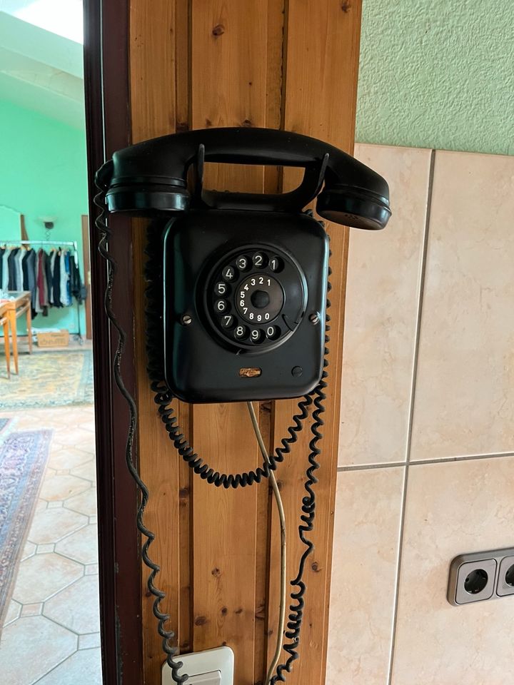 50er Jahre Telefon altes Drehscheiben Telefon in Erkrath