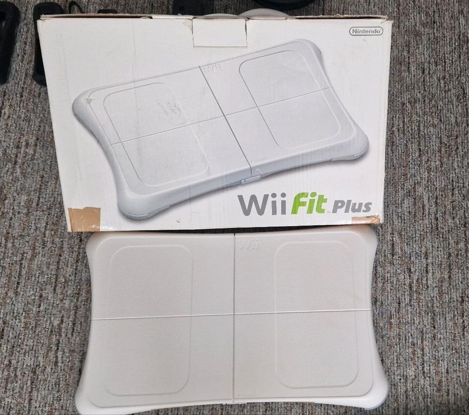 Nintendo Wii mit Balancebord und viel Zubehör in Eisleben