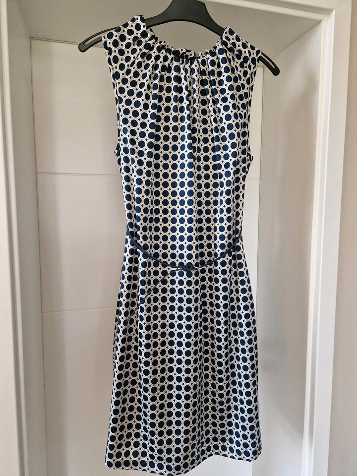 Kleid von MANGUUN, Gr. 38, wie neu in Nittel