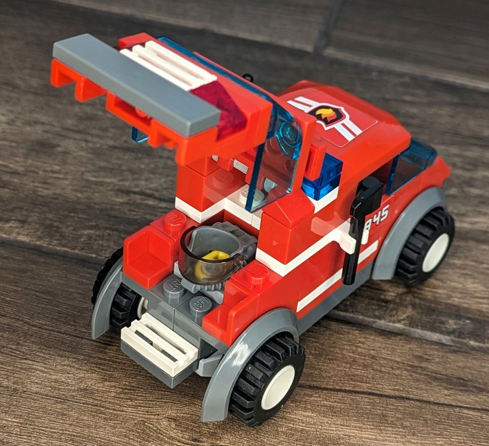 LEGO City - Feuerwehrauto aus Set 7945 in Dresden