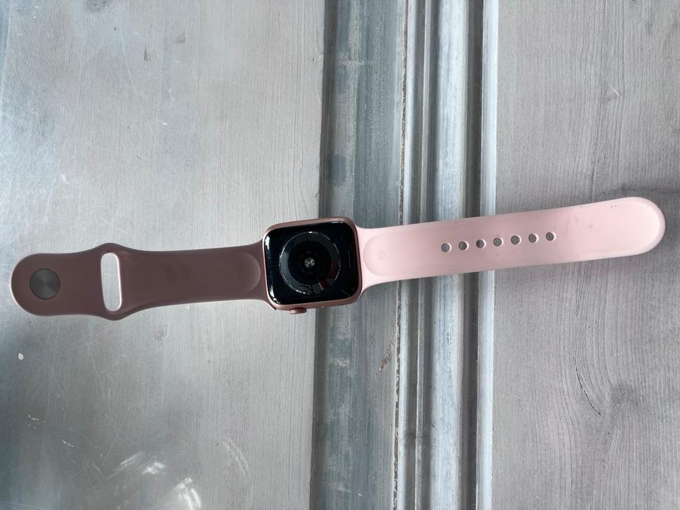 Apple Watch Series 5 44 mm rosa Display defekt in Wardenburg