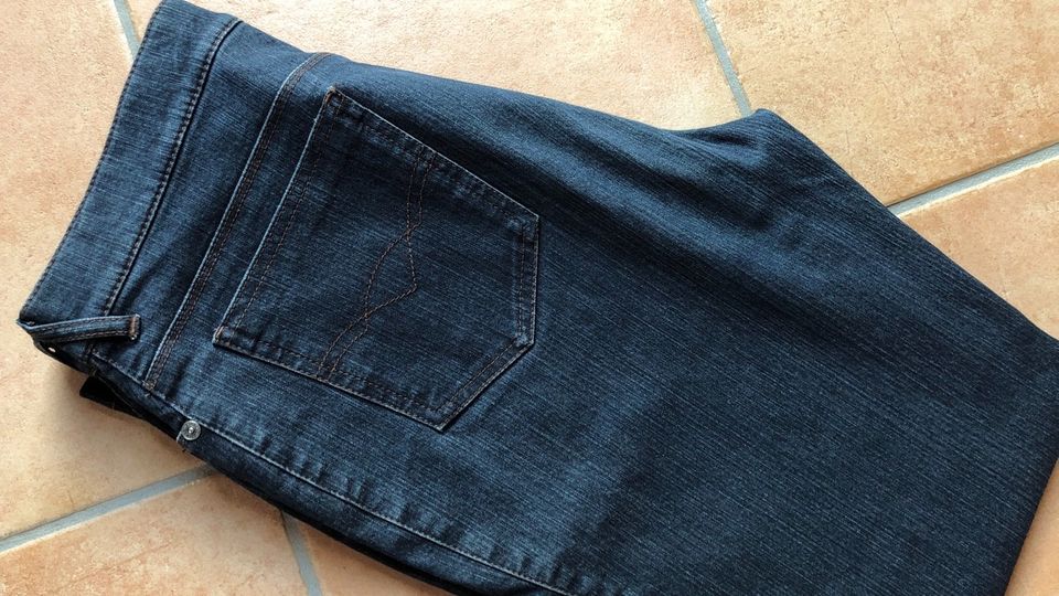 2 März Jeans, Damenjeans, Stretch, Größe 38,Stück 12 Euro in Großkarolinenfeld