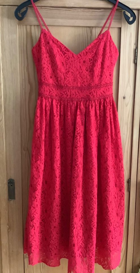 Amisu Kleid Sommerkleid rot mit Spitze Gr. 36 Gr. S Gr. 176 in München