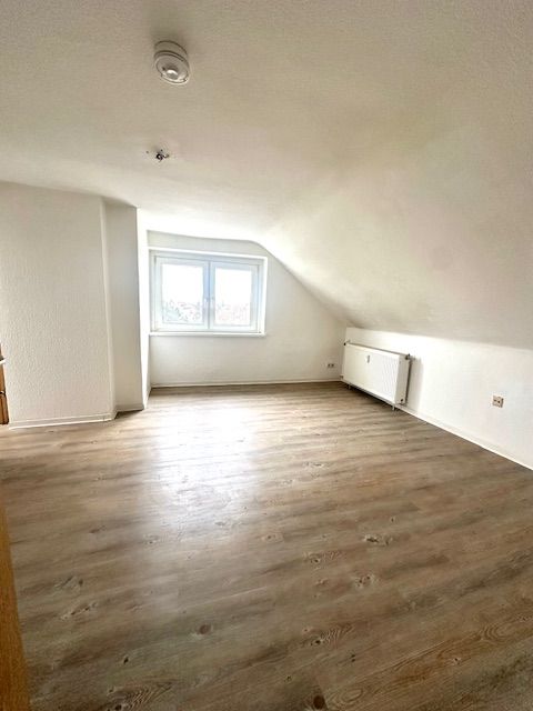 Kleine 2-Zimmer Dachgeschosswohnung in Schönebeck zu vermieten in Schönebeck (Elbe)