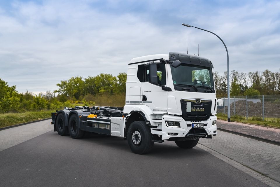 MAN TGS 26.470 6x4 3 Achser LKW Container Abroll Kipper NEU 90km in Leipzig