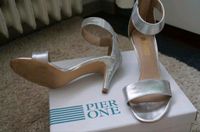 Pier one sandalen Sandaletten Silber 1 mal getragen Größe 38 Düsseldorf - Wersten Vorschau