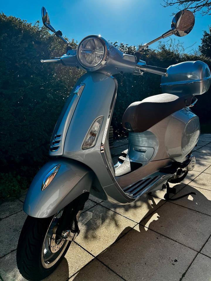 Vespa Primavera 50 Grau – Top Zustand, nur 2.738 km, 1. Besitzer in Berlin