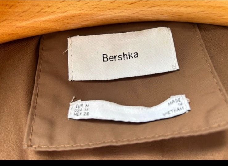 Bershka Damen Stepp Jacke braun Größe M, Steppjacke in Clausthal-Zellerfeld