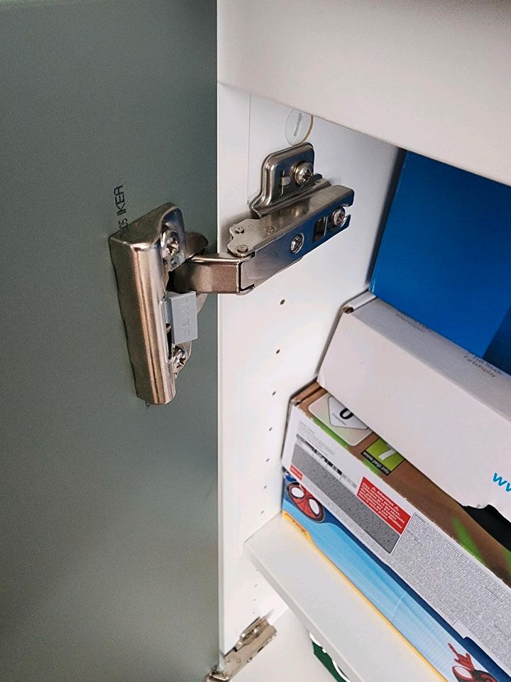 Ikea Besta Schränke in Neustetten
