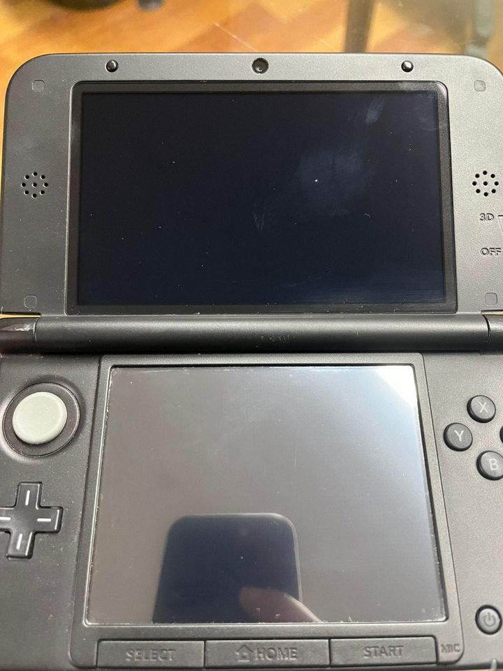 Nintendo 3DS XL - rot - OVP - inklusive Stromkabel in Stuhr