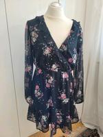 Kleid mit Blumenmuster zart Hessen - Gelnhausen Vorschau