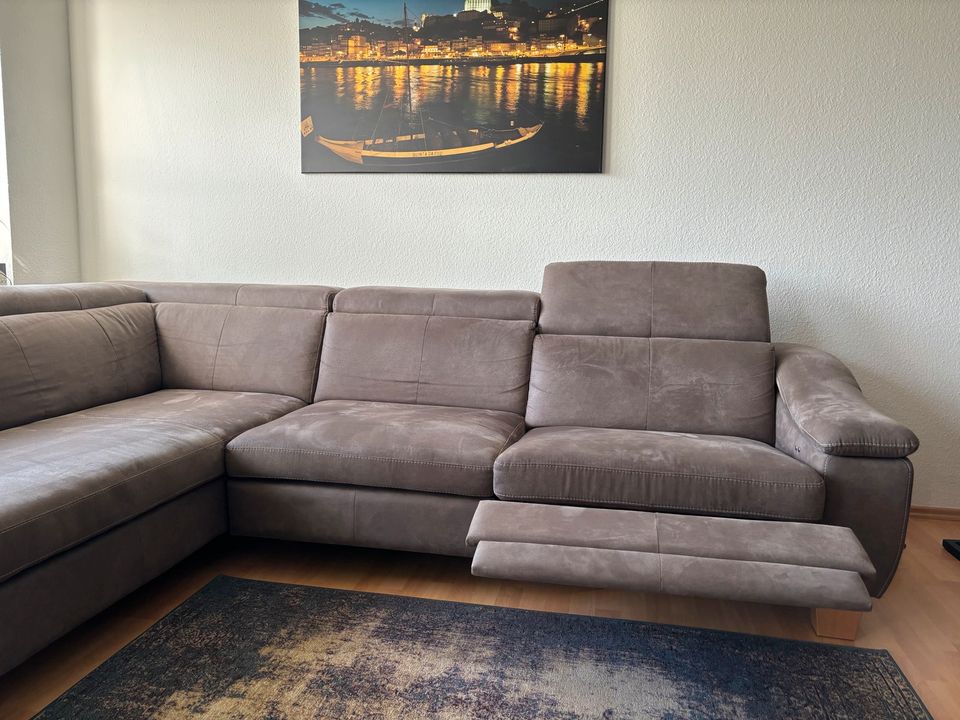 Eckgarnitur / Sofa mit Relaxfunktion braun / grau in Landau in der Pfalz