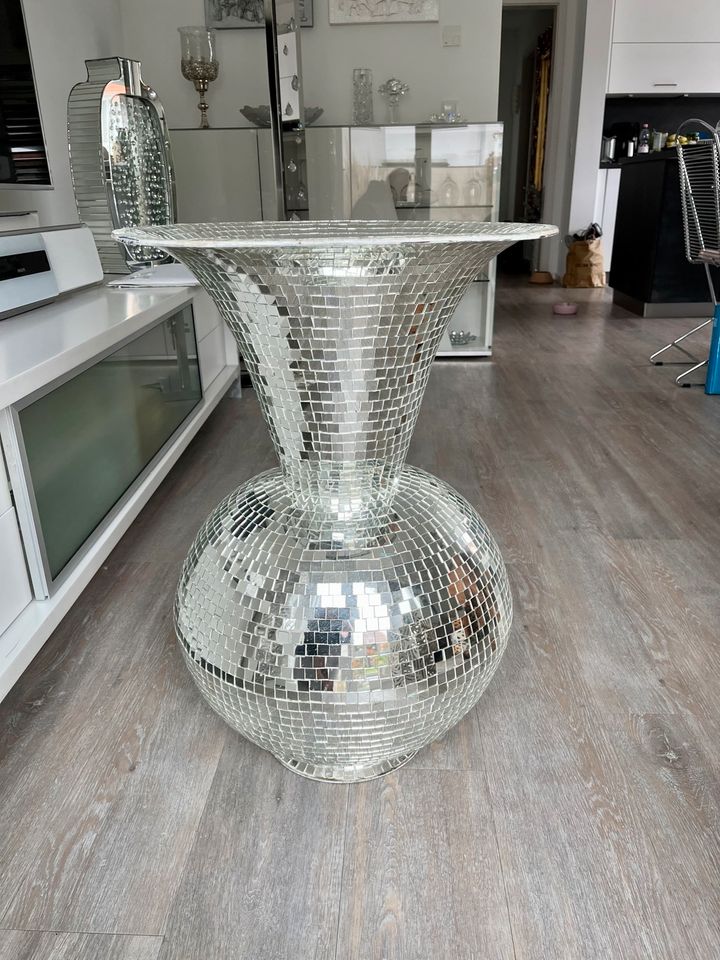 Große glitzernde Spiegel-Bodenvase aus der Designerboutique. in Hirschberg a.d. Bergstr.