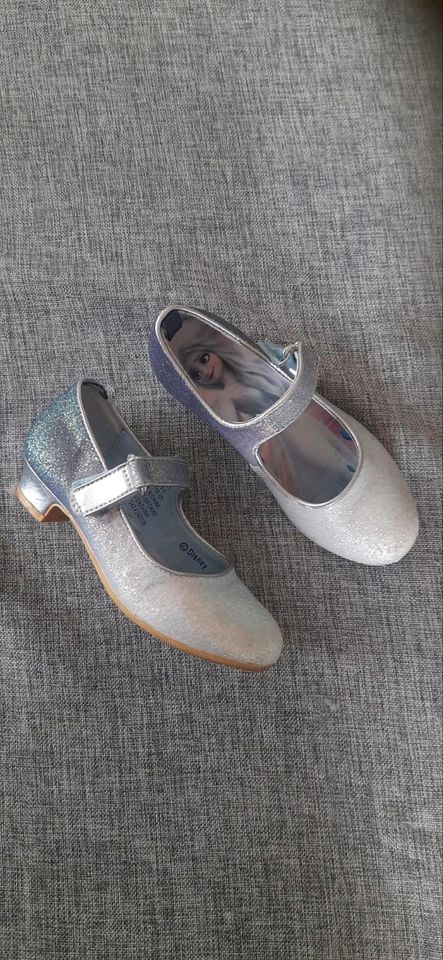 Schuhe Gr. 27 Eiskönigin Anna und Elsa in Rinteln