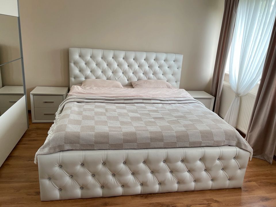 Boxspringbett im Lederlook mit viel Stauraum 180 x 200 in Adelsdorf