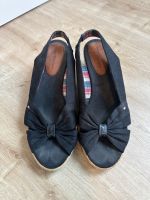 Tommy Hilfiger Sandalen mit Keilabsatz Größe 41 schwarz Hessen - Gründau Vorschau