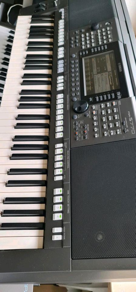 Yamaha PSR S 770 Keyboard/Entertainer incl. Mega Software Paket in Hamburg