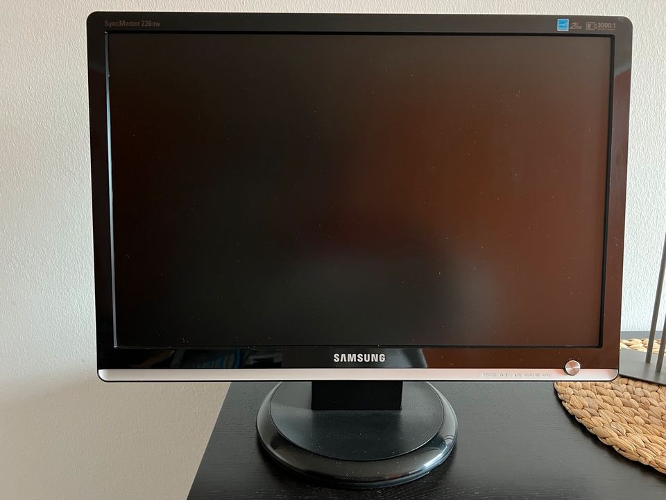 Zu verkaufen Samsung SyncMaster TFT-LCD Monitor 22 Zoll in  Nordrhein-Westfalen - Kerpen | Monitor gebraucht kaufen | eBay  Kleinanzeigen ist jetzt Kleinanzeigen