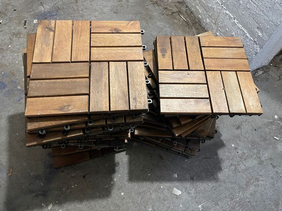 Holz Fliesen/ Holz Platte / Klicksystem -Massiv Holz - 75 Fliesen in Berlin