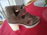 Bronx Leder Plateau Sandalette Gr.38 khaki 1mal getragen Rheinland-Pfalz - Birkenbeul-Weißenbrüchen Vorschau