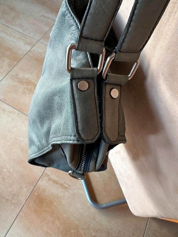 Desiderius graue Damen Leder Handtasche Tasche Ledertasche in Wölfersheim