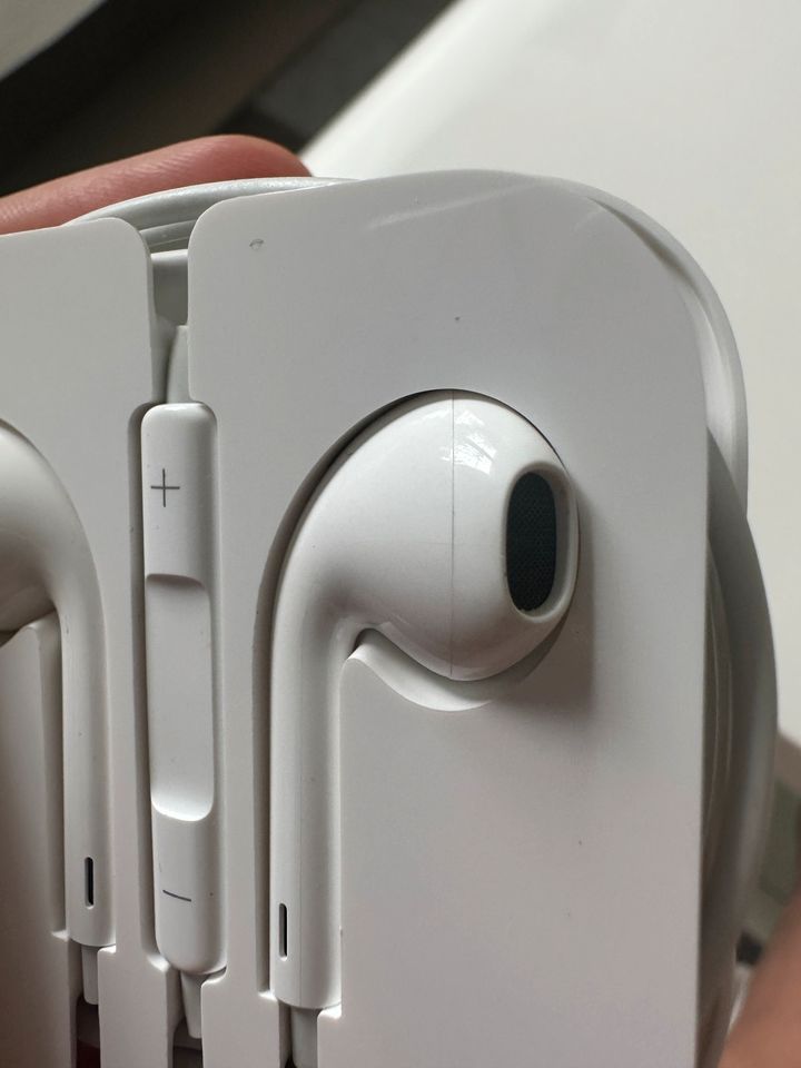 Apple Ear-Pods Kopfhörer 3,5mm in Frankfurt am Main